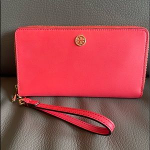 Tory Burch Robinson Zip Leather Continental Wallet